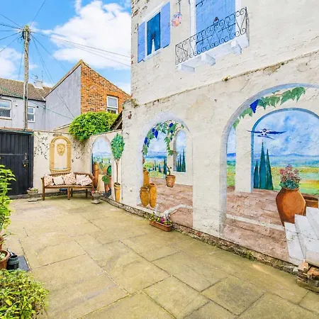 Dom wakacyjny Characterful 5 Bedroom Coastal Sleeps 10