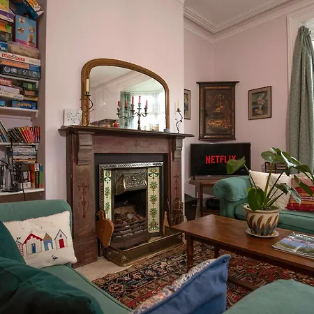 Characterful 5 Bedroom Coastal Sleeps 10 Dom wakacyjny *