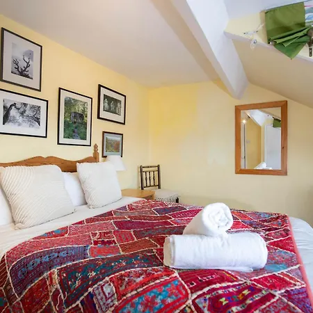 Characterful 5 Bedroom Coastal Sleeps 10 *