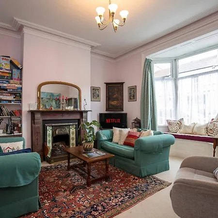Characterful 5 Bedroom Coastal Sleeps 10 * Saltburn-by-the-Sea