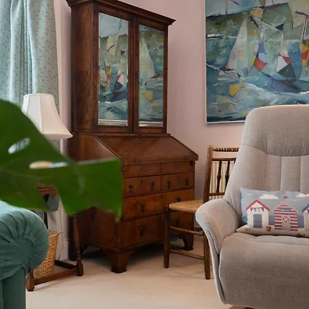 Characterful 5 Bedroom Coastal Sleeps 10 Dom wakacyjny *