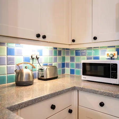 Characterful 5 Bedroom Coastal Sleeps 10 *