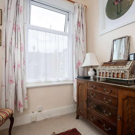 Dom wakacyjny Characterful 5 Bedroom Coastal Sleeps 10 *