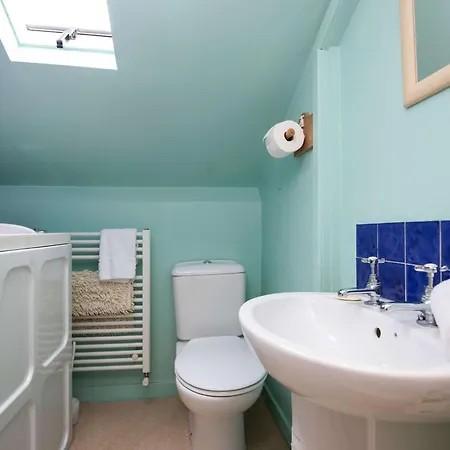Characterful 5 Bedroom Coastal Sleeps 10 * Saltburn-by-the-Sea