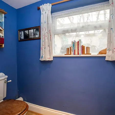 Dom wakacyjny Characterful 5 Bedroom Coastal Sleeps 10 *